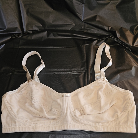 Amoena tan bra Size 32B - Picture 2 of 15